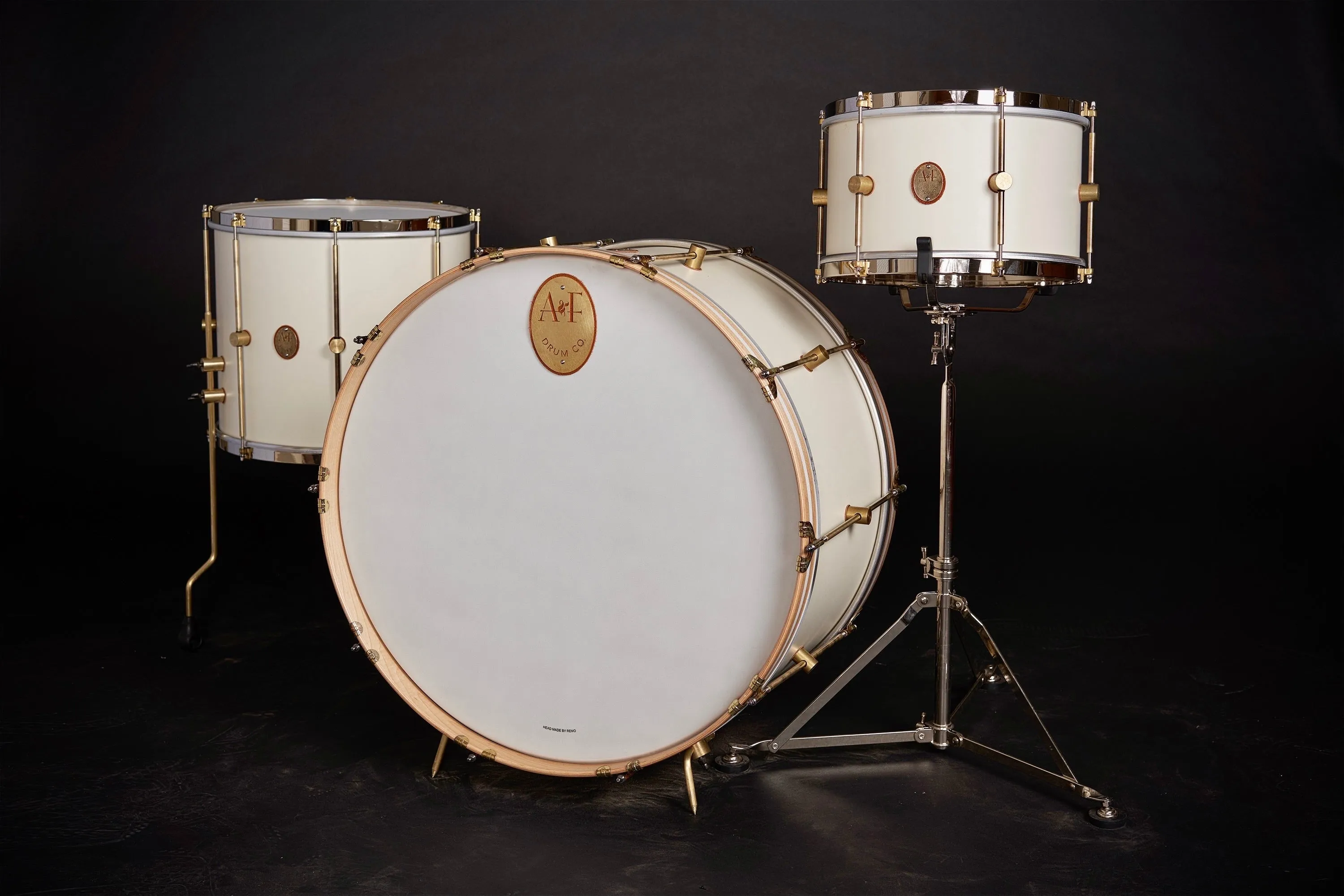 1901 Limited Edition Antique White/Matte Black Steam Bent Maple Snare