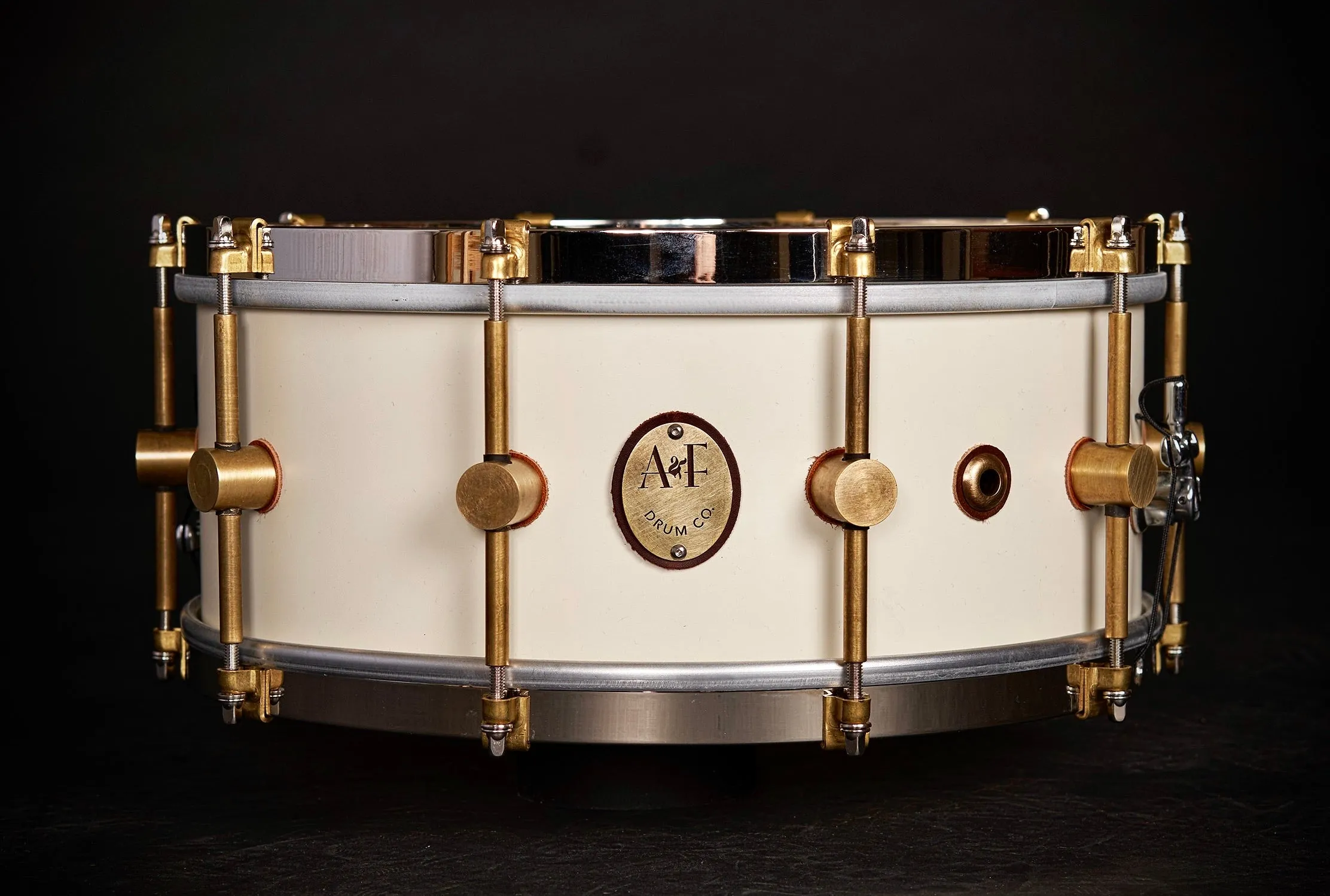 1901 Limited Edition Antique White/Matte Black Steam Bent Maple Snare