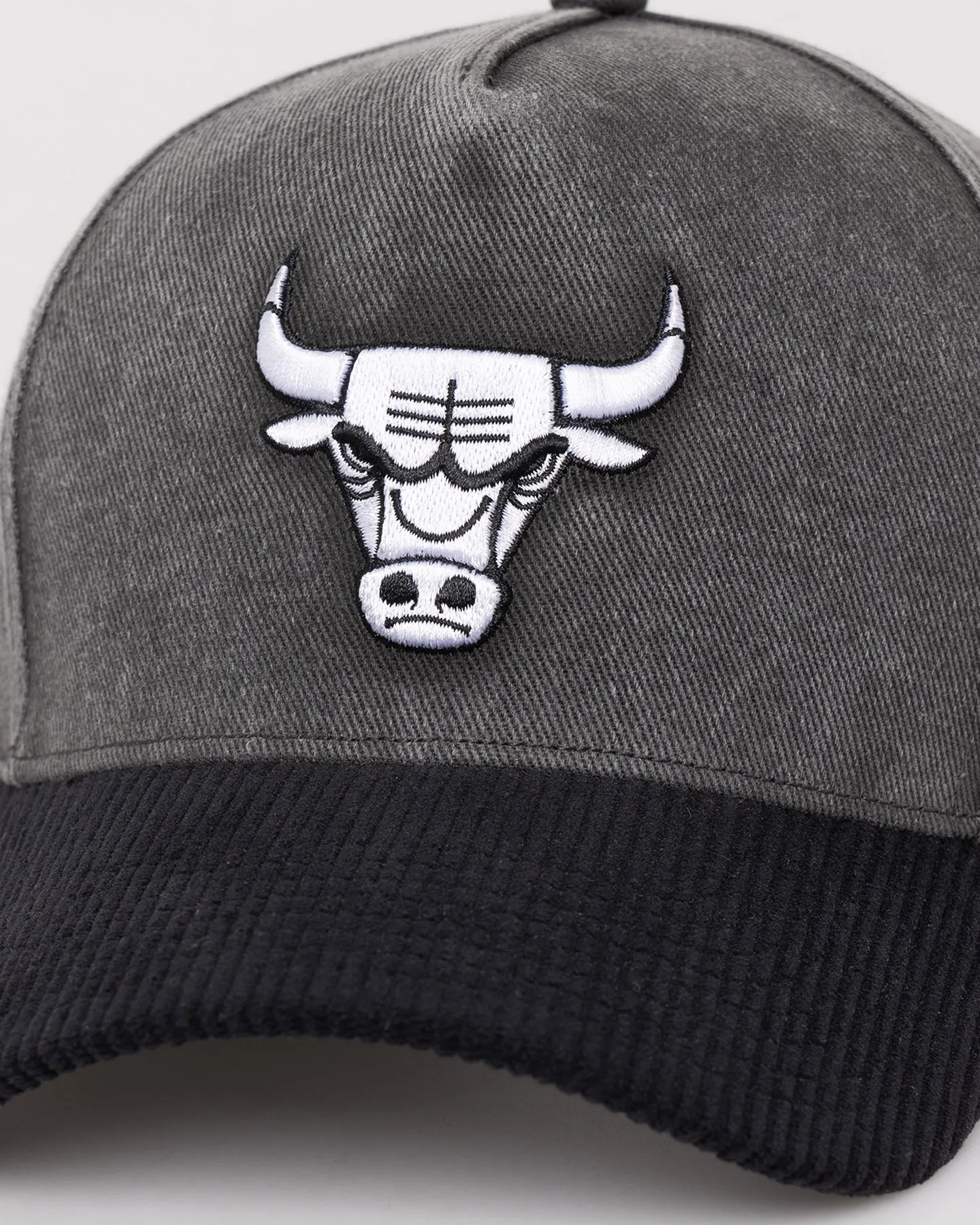 47 Brand Apollo Corduroy Chicago Bulls Offside Snapback Cap in Black