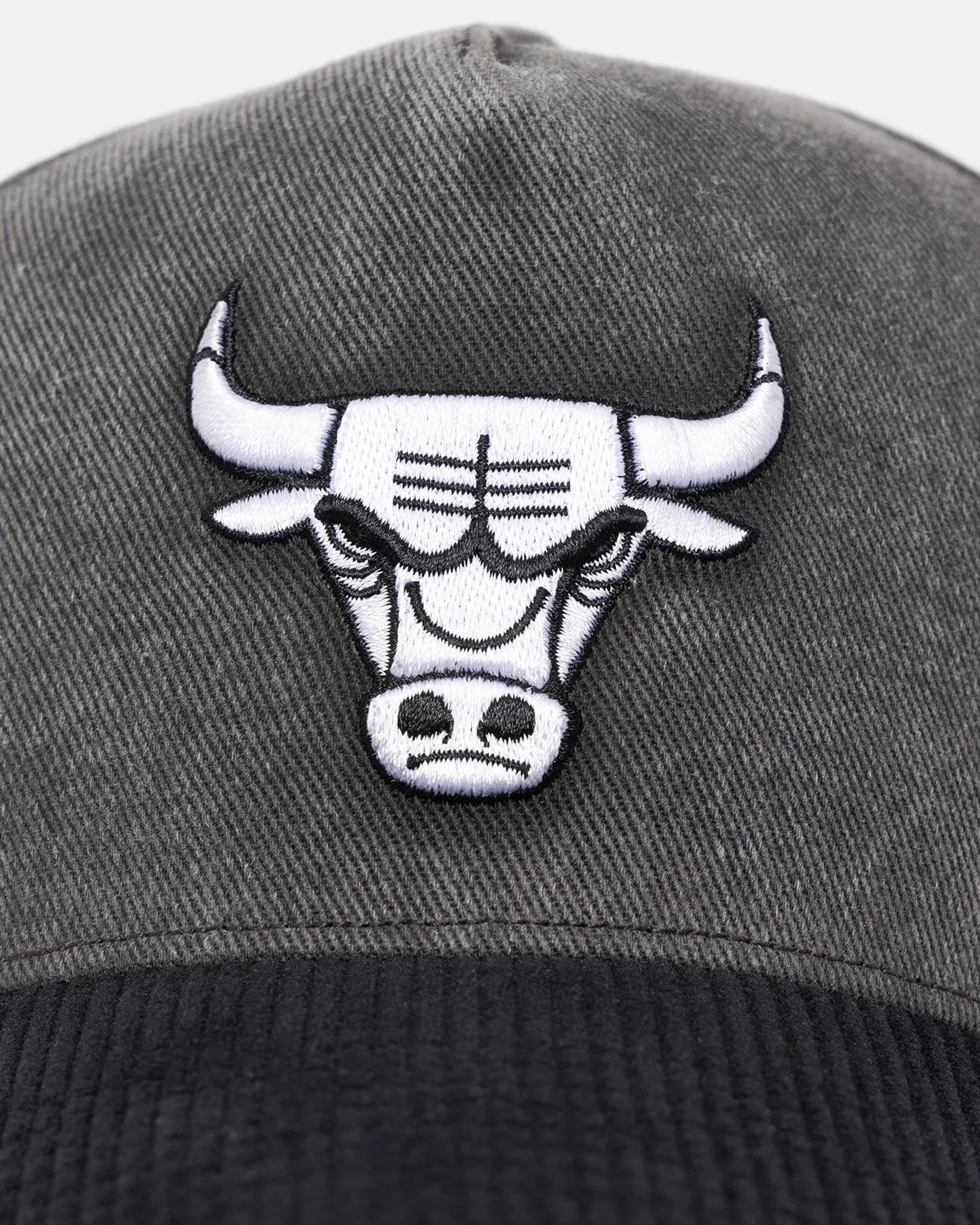 47 Brand Apollo Corduroy Chicago Bulls Offside Snapback Cap in Black