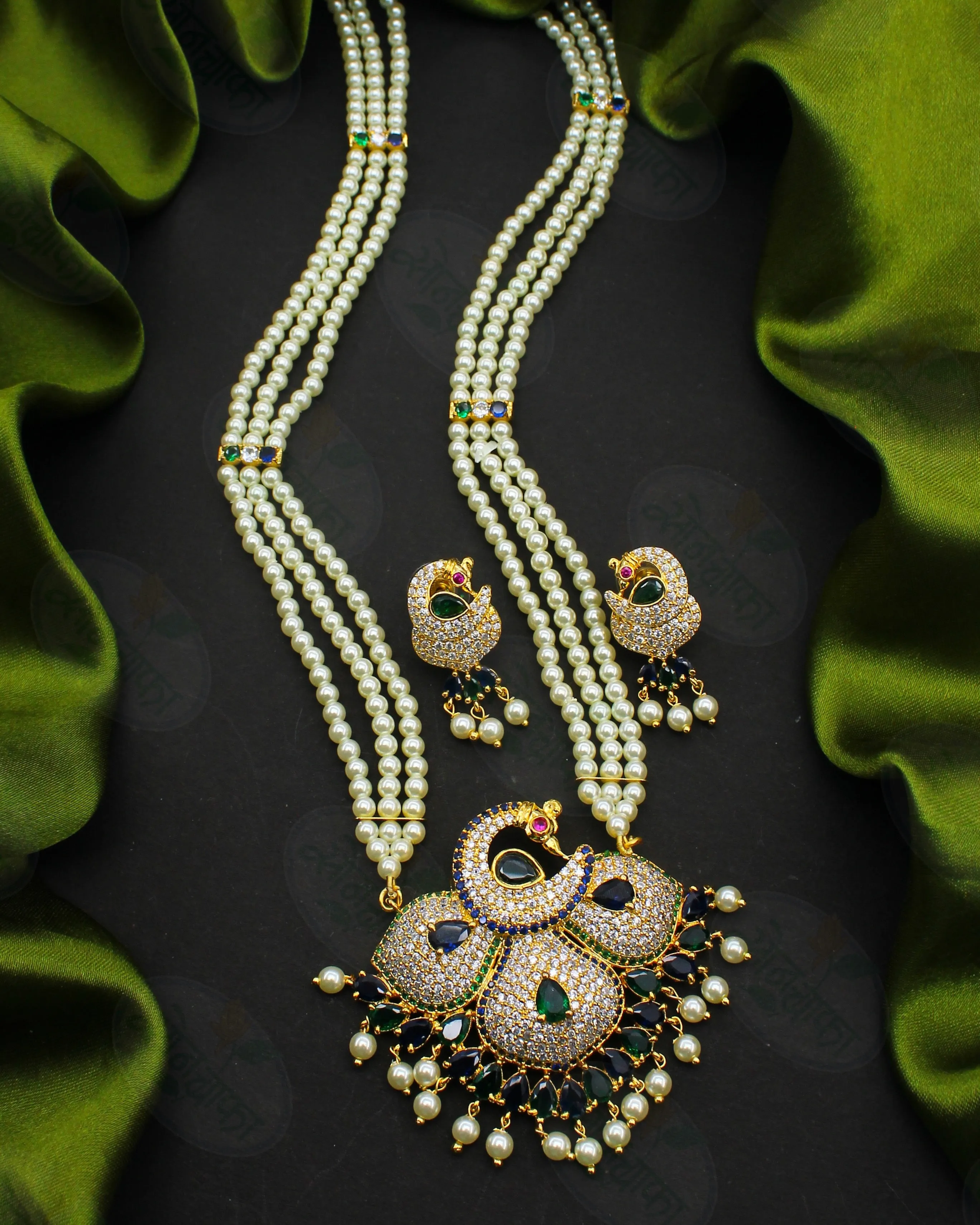 CHARMING PEACOCK NECKLACE